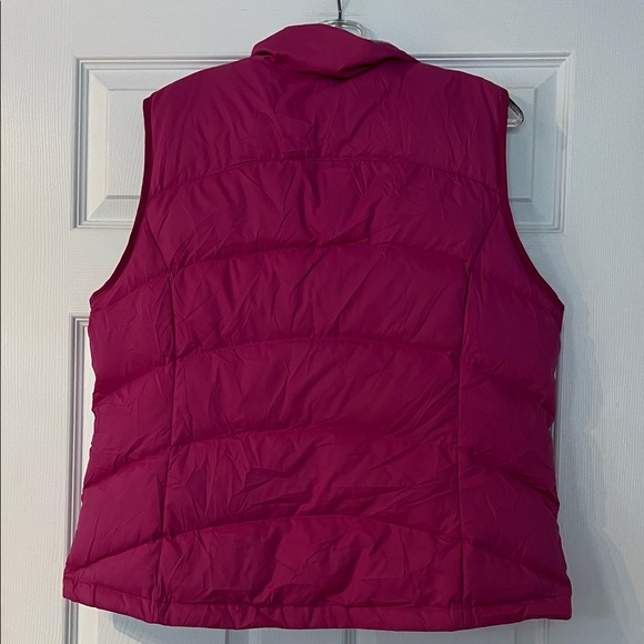 L.L. Bean Women's Fuchsia Puffer Vest - Picture 4 of 7